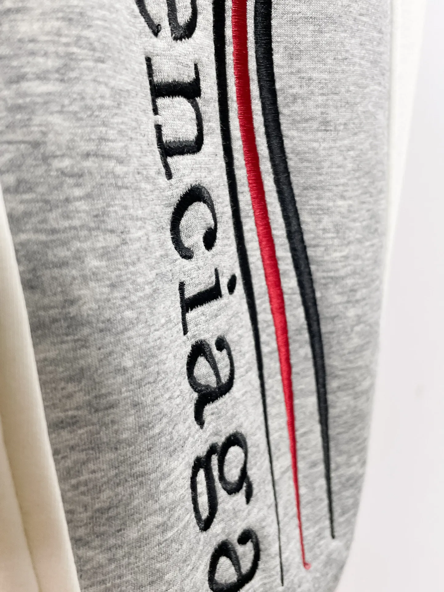 Balenciaga 🆕2026 Autumn and Winter New Arrival Casual Pants! The official website will be released simultaneously. Brand Classic LOGO casual pants, customized fabrics, excellent comfort and strong touch. Highly recognisable, perfect appearance and craftsmanship. Size:M-3XL